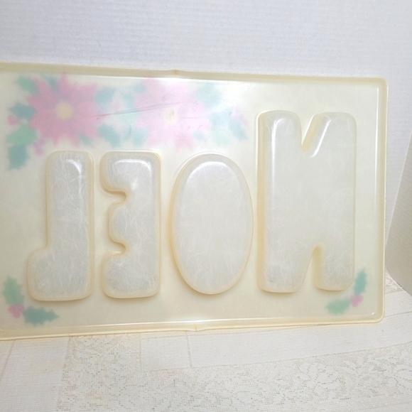 Vintage Noel Molded Plastic Serving Tray - Picture 6 of 12